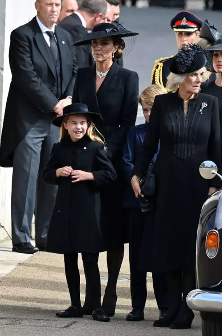 Kate Middleton, certată de Camilla în ziua înmormântării Reginei Elisabeta