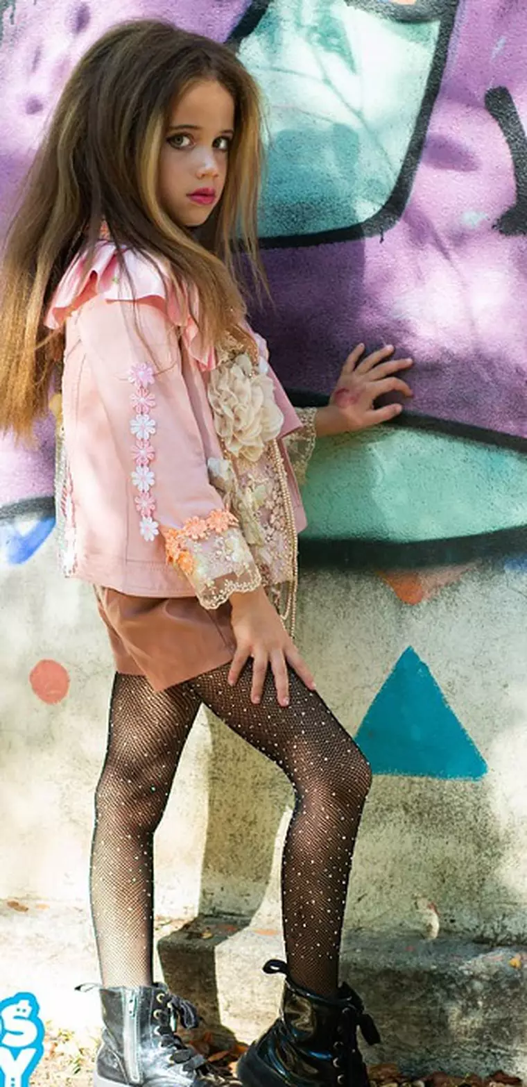 Sânziana Buruiana, criticată dur pentru că își machiază excesiv fetele. 