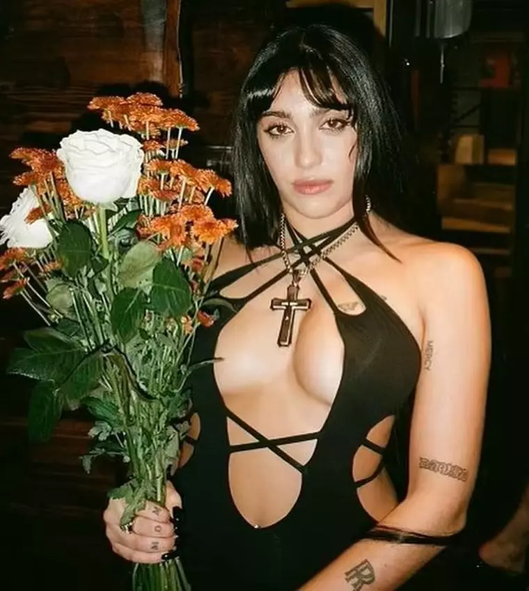 Lourdes Leon, pe urmele Madonnei. Artista a apărut într-o rochie extrem de decoltată