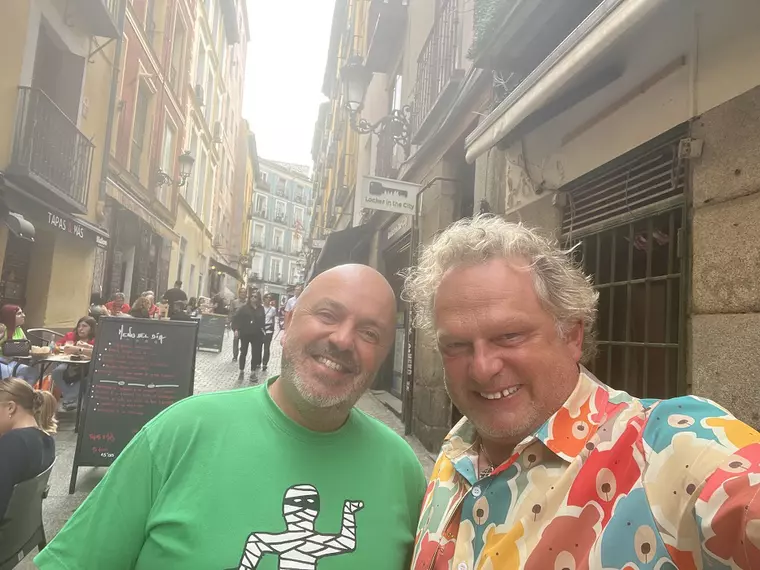 Anunțul lui Leonard Miron, după 22 de ani de relație cu iubitul. "Trebuie până la sfârșitul anului!"