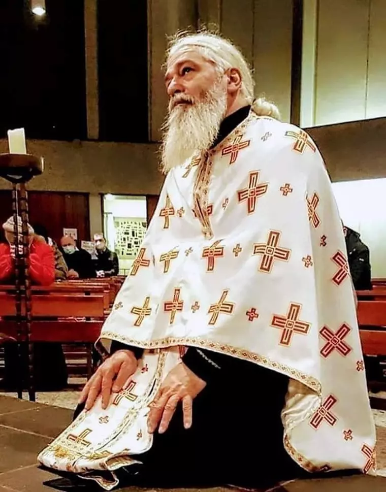 Părintele Calistrat, filmat în timp ce lovește o femeie. Scandalurile în care a fost implicat de-a lungul timpului / VIDEO