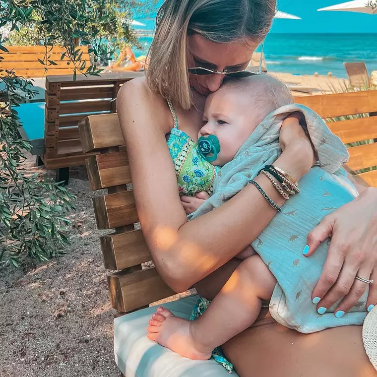 Top 5 vedete care și-au reluat activitatea la câteva săptămâni după ce au născut