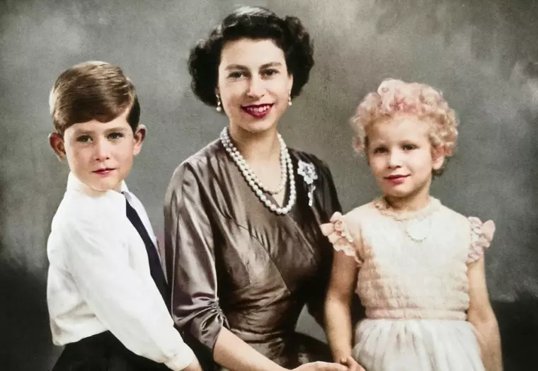 Viața Regelui Charles, de la iubirea pentru Diana, până la încoronarea alături de Camilla. Monarhul britanic a împlinit 74 de ani