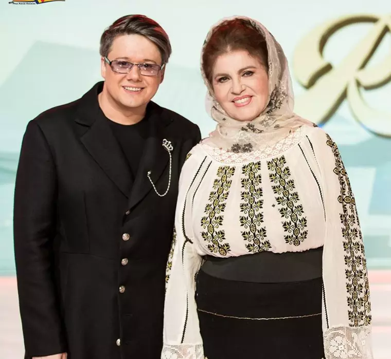 Recunoști copilul din imagine? A fost lăcătuș mecanic, iar acum este unul dintre cei mai admirați cântăreți din România