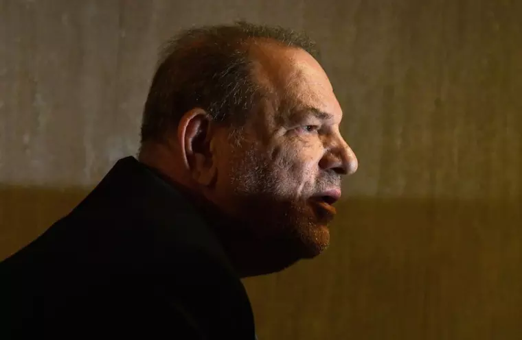 Harvey Weinstein, găsit vinovat de agresiune sexuală. Producătorul riscă 24 de ani de închisoare