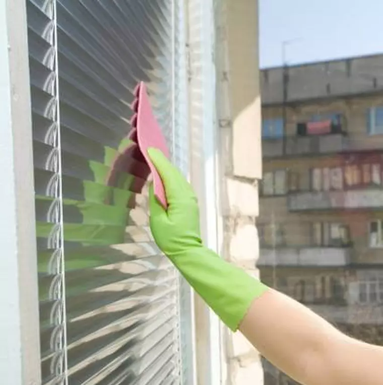 Cum se curăță jaluzelele în funcție de model și de material