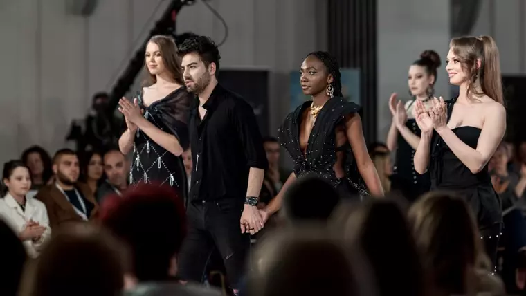 Câte haine poate avea un om cu Onur Osman, top fashion designer