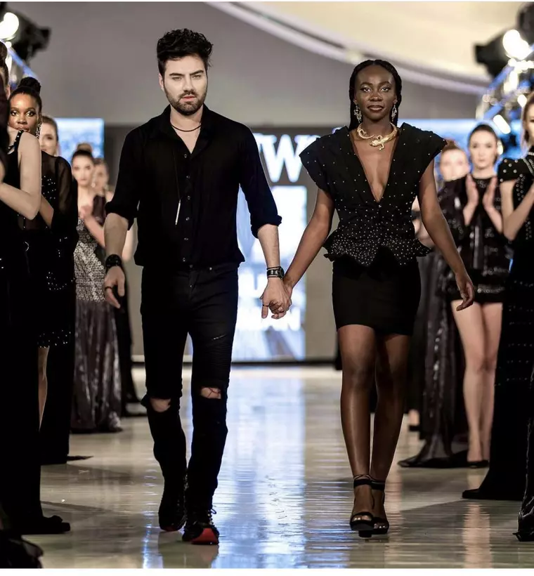 Câte haine poate avea un om cu Onur Osman, top fashion designer