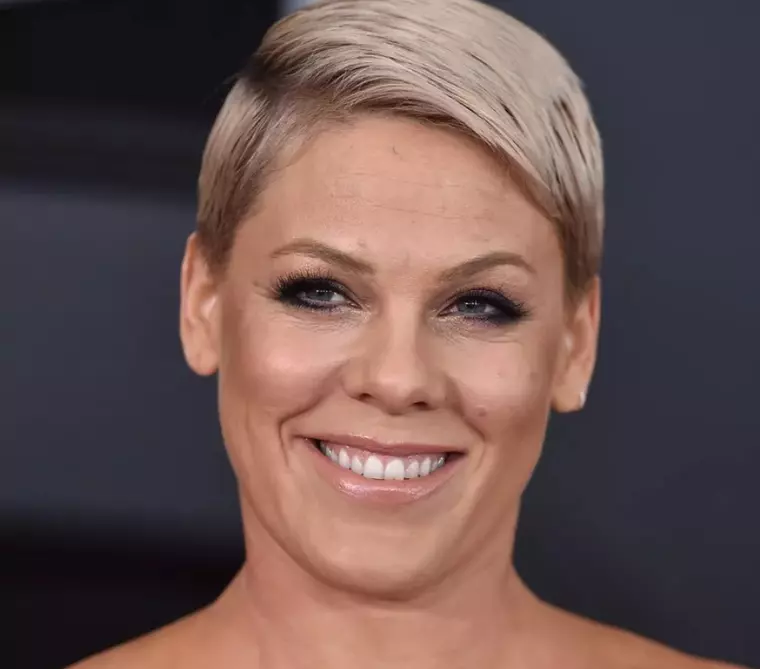 Top 10 tunsori și coafuri pentru femeile de peste 50 de ani. Hairstyliştii celebrităților te învață să fii cool!