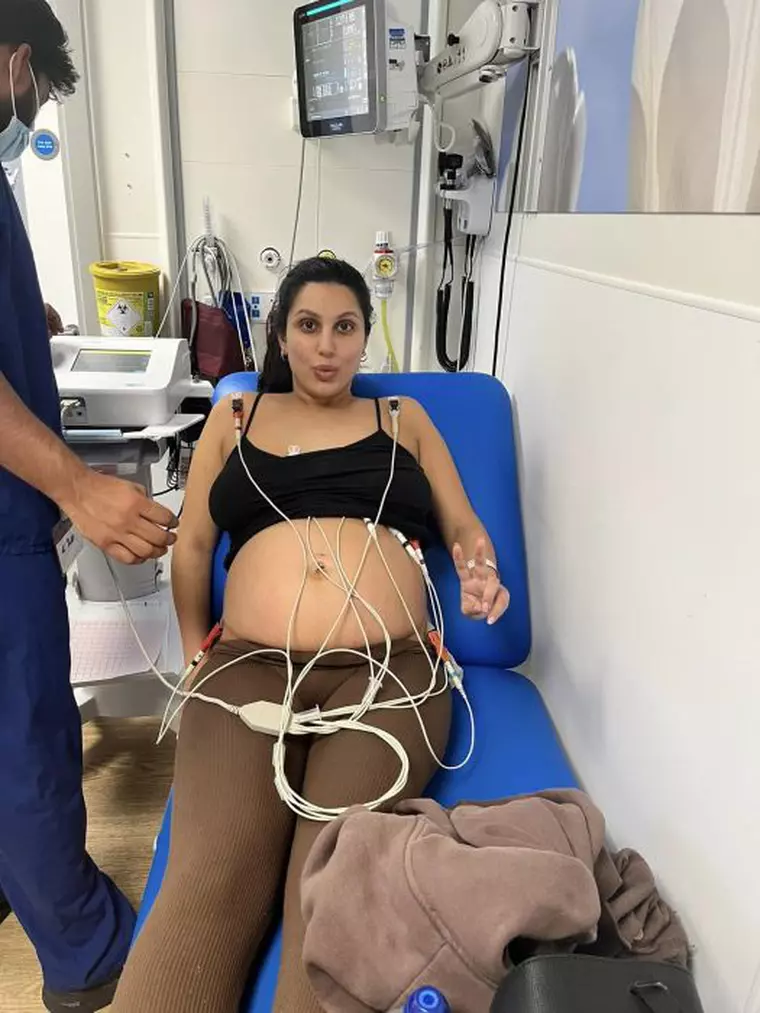 O tânără de 23 de ani a fost salvată de bebelușul ei nenăscut