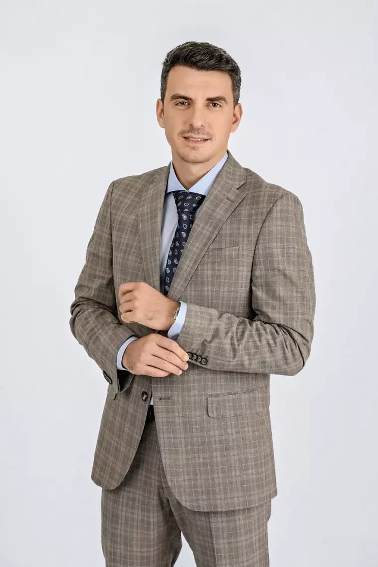 Cum a ajuns Alexandru Ion, actorul din "Lia", în lumina reflectoarelor și ce spune despre relația  cu Pavel Bartoș / Exclusiv