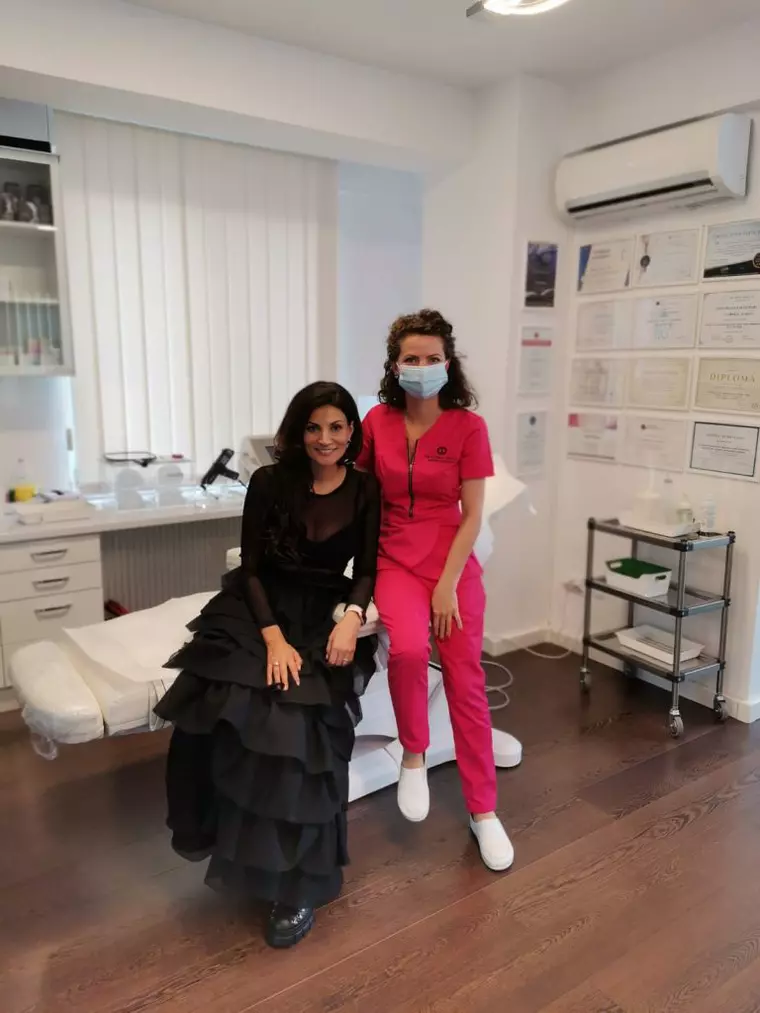Ioana Ginghină își face tratamente faciale și corporale periodic la Dr. Daniela Diveica, chirurg estetician