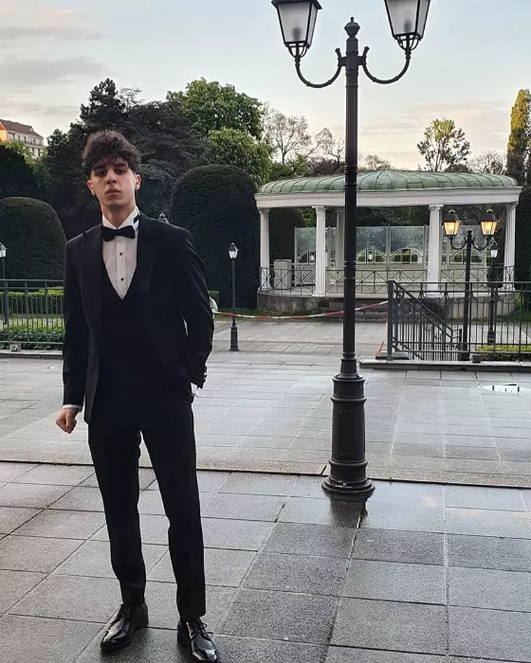 Antoniu Pavel, fiul prezentatorului de la Survivor România, a terminat liceul. Imagini de colecție cu tânărul absolvent / Foto