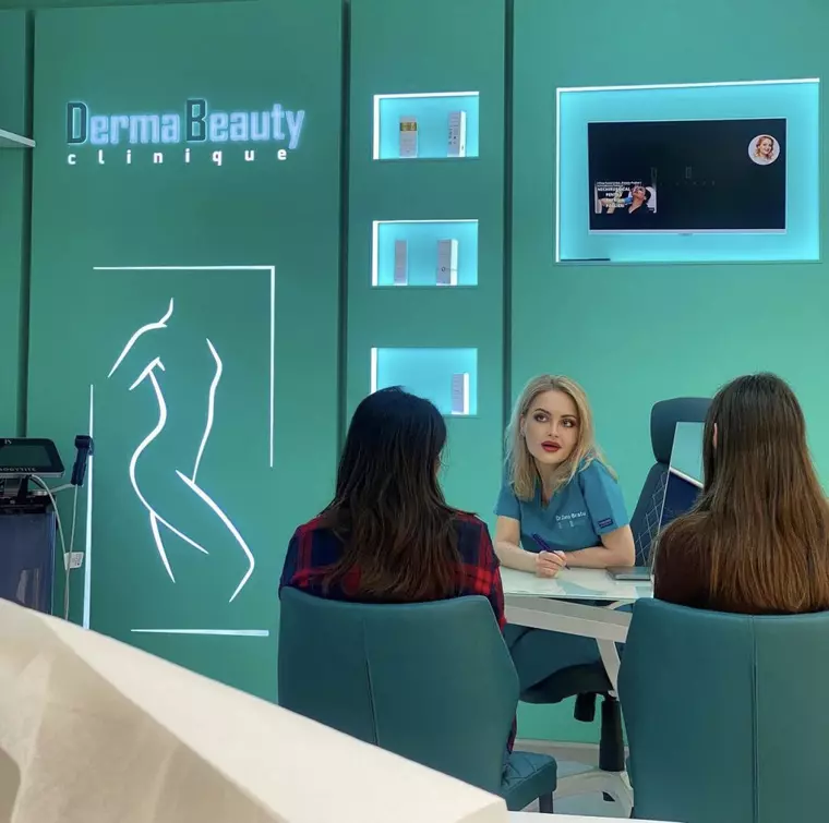 Blefaroplastia superioară, mai mult decât o intervenţie estetică. Află ce probleme poate rezolva