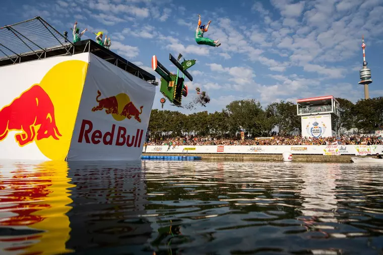 Red Bull Flugtag, competiția mașinăriilor zburătoare și a piloților neînfricați, vine în septembrie la București