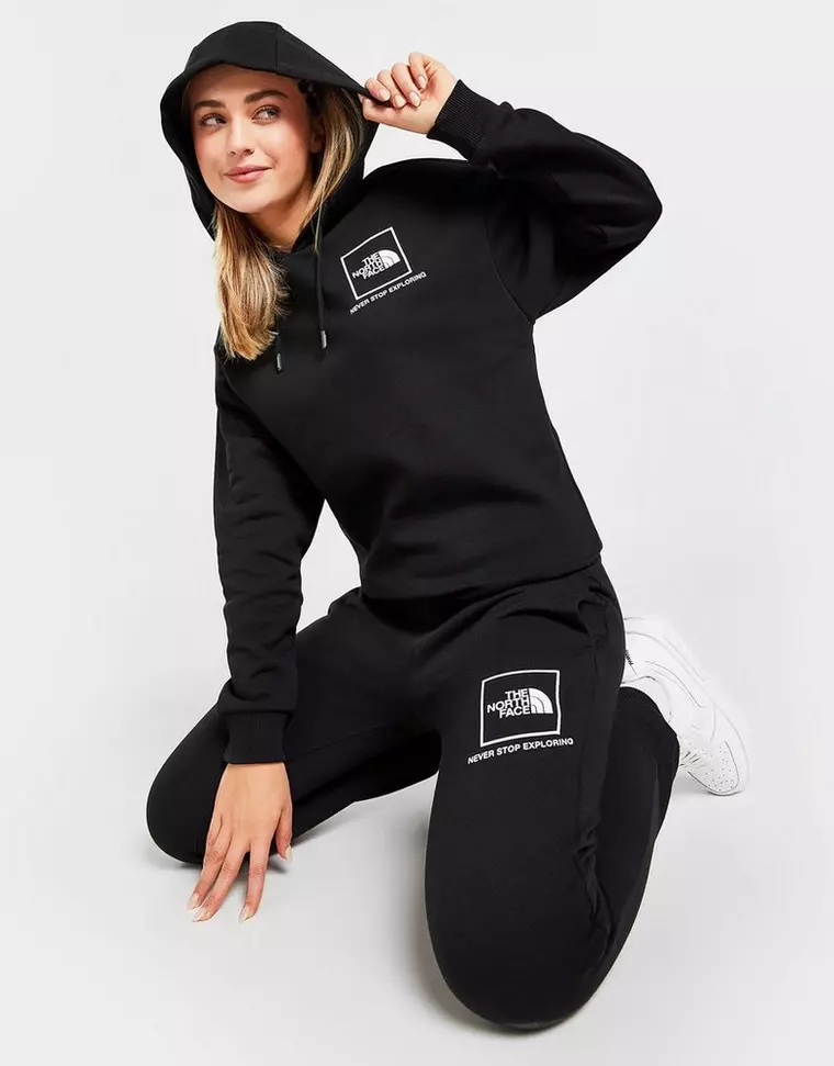 Pantaloni la modă de la The North Face pentru el și pentru ea
