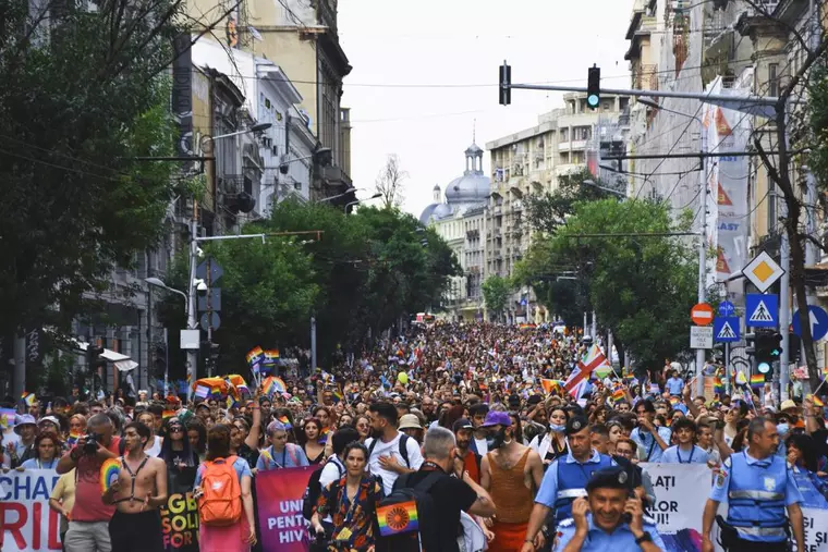 Bucharest Pride 2023, evenimentul comunității LGBTQIA+, are loc între 21 și 29 iulie. #ProtejațiToateFamiliile - prima campanie 360 a Asociației Accept  