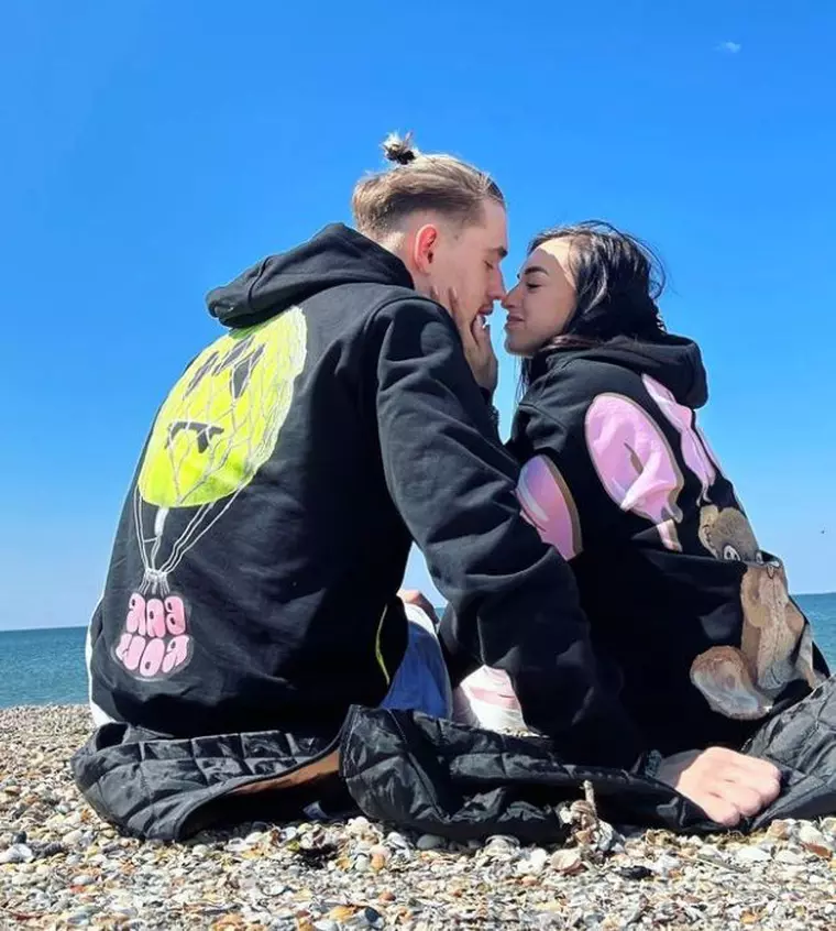 Cum se înțelege Larisa Iordache cu mama iubitului ei, Cristian Chiriță: “Se simte în momentul în care stăm cu toții la masă”/ Exclusiv