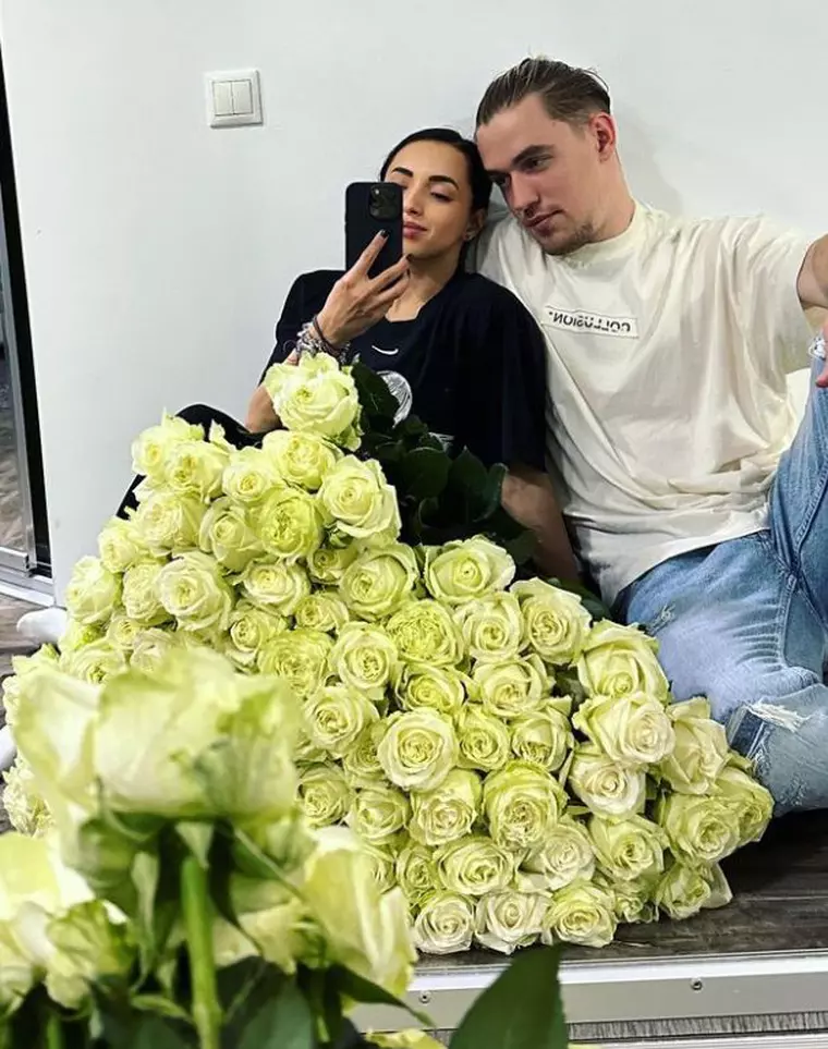 Cum se înțelege Larisa Iordache cu mama iubitului ei, Cristian Chiriță: “Se simte în momentul în care stăm cu toții la masă”/ Exclusiv