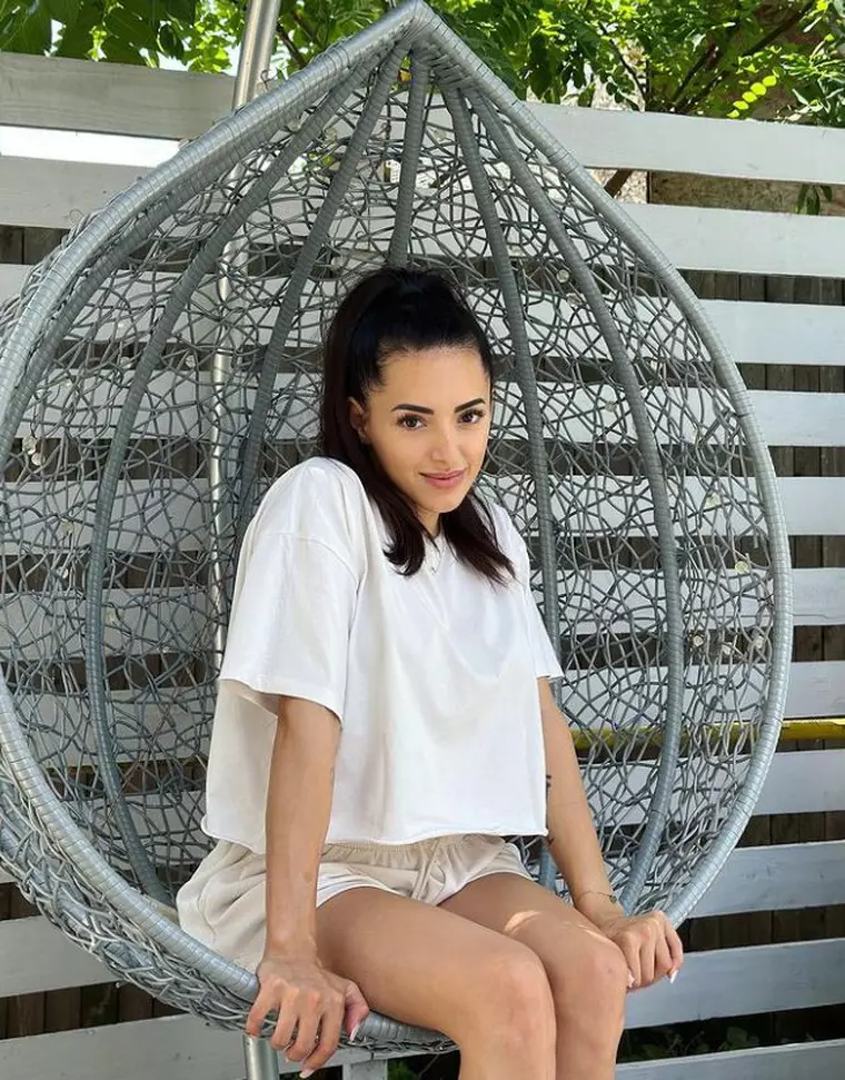 Cum se înțelege Larisa Iordache cu mama iubitului ei, Cristian Chiriță: “Se simte în momentul în care stăm cu toții la masă”/ Exclusiv