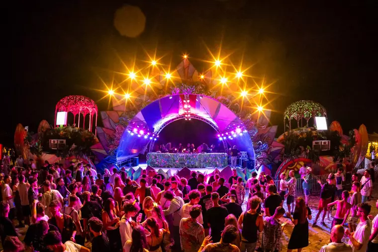 FESTIVALUL NEVERSEA, ZIUA 1- PESTE 65.000 DE PARTICIPANȚI. LIL UZI VERT A FĂCUT UN SHOW TOTAL PE MAINSTAGE, ZECILE DE MII DE FANI AU CÂNTAT ALĂTURI DE RAPPER-UL AMERICAN