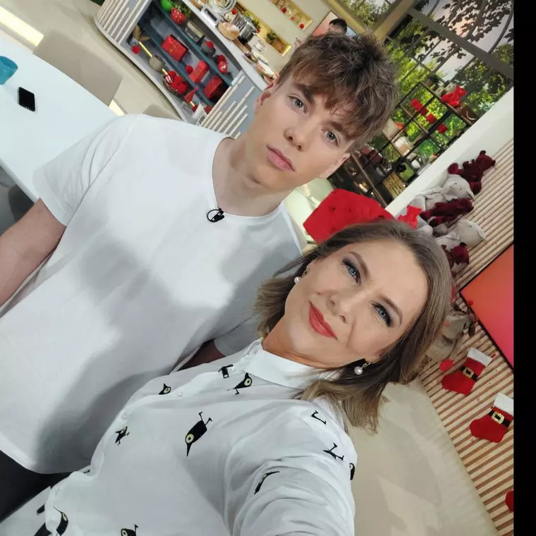 Romanița Iovan și fiul ei, Albert. Sursă foto:  Arhivă personală