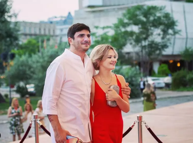 Alex Bogdan de la “Săriți de pe fix” se însoară: “Avansul e plătit, formația e vorbită, deci chiar se întâmplă”/ Exclusiv