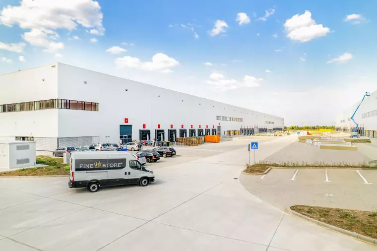 Băuturile tari și vinurile bune se livrează din CTPark Bucharest North: FineStore se alătură comunității CTP prin închirierea unui depozit de aproape 10.000 mp