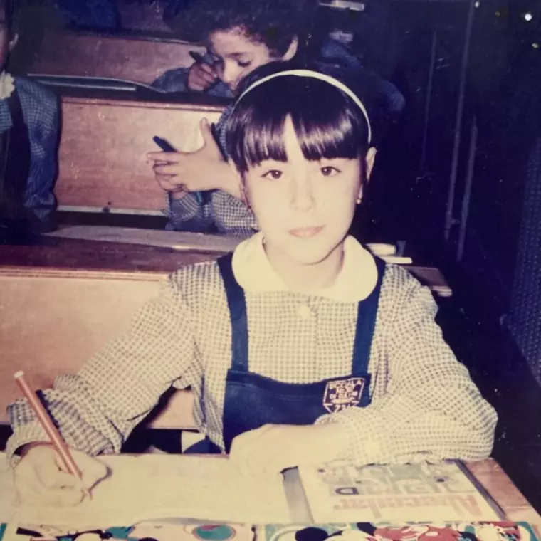 Mirela Zeța în copilărie. Sursă foto: Arhivă personală