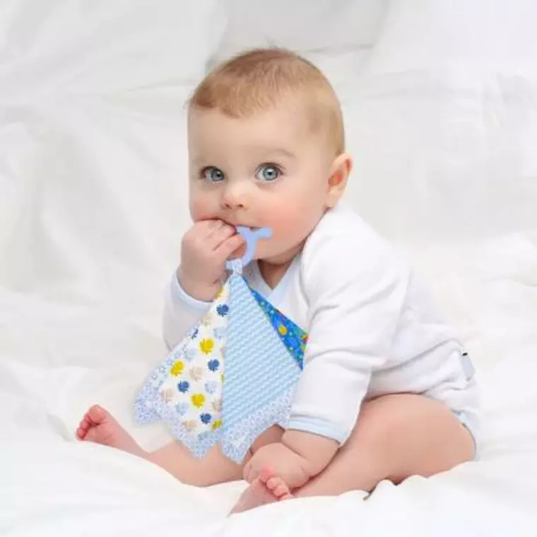 Erupția dentară la bebeluși: Cum ajută jucăriile de dentiție
