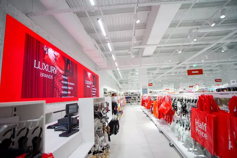 HalfPrice deschide primul magazin din  Bucureşti