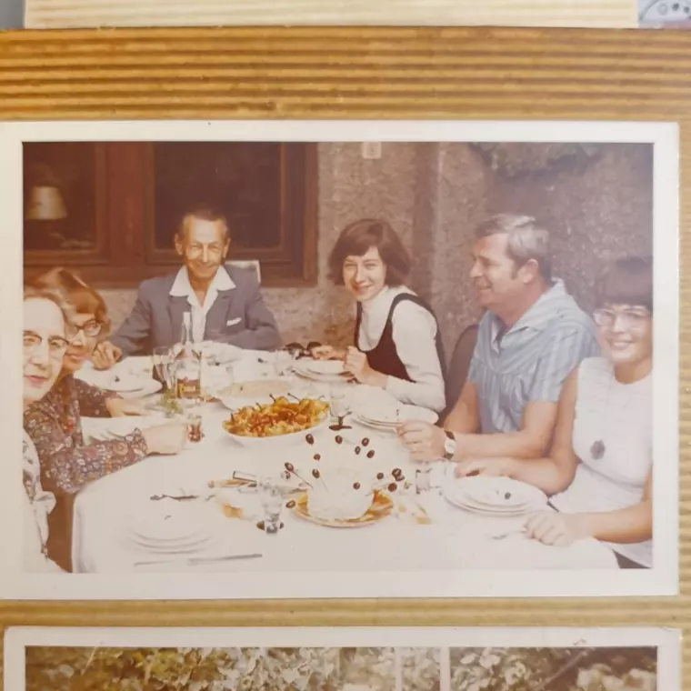 Irina-Margareta Nistor alături de familie. Sursă foto: Arhivă personală