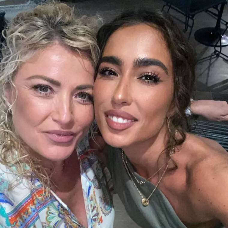 Irina Noapteș alături de mama ei. Sursă foto:  Arhivă personală