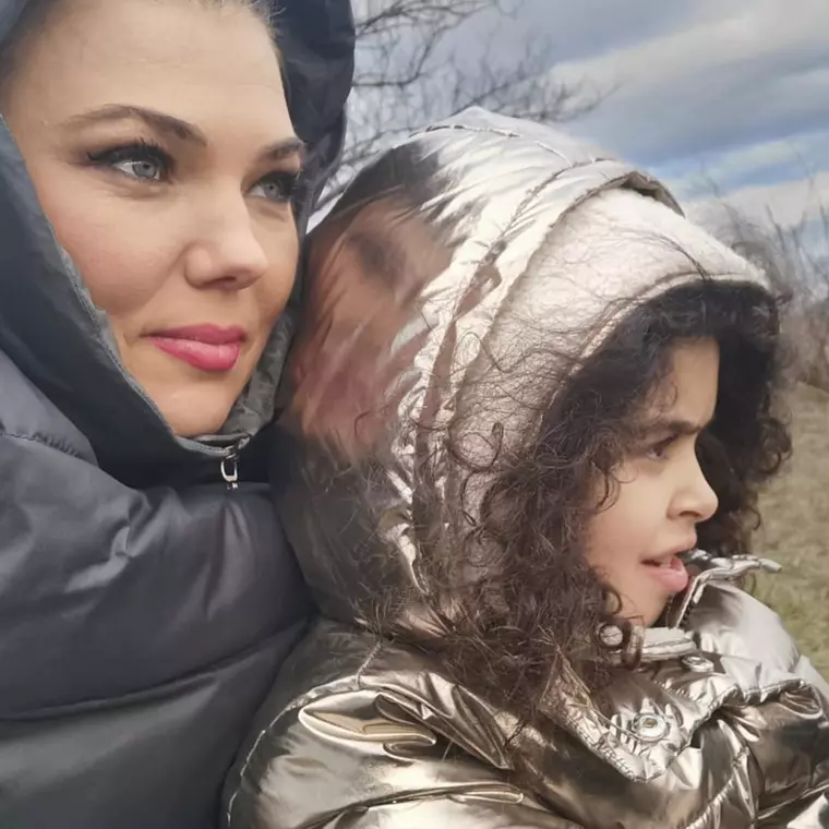 Paula Seling și fiica ei, Elena. Sursă foto: Arhivă personală