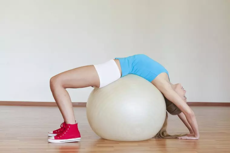 Exerciţii fizice pe care le poți face după Sărbători să îţi recuperezi forma