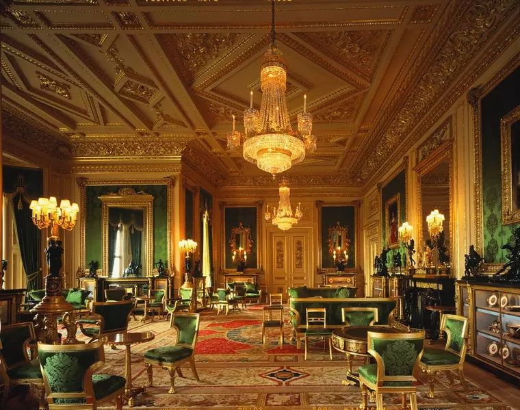 Imagini spectaculoase din Palatul Buckingham. Unde duce pasajul secret din salonul alb pe care Regina îl folosea zilnic
