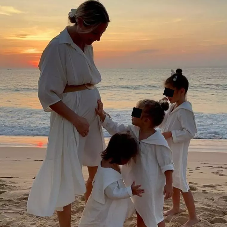 Laura Cosoi și soțul, în așteptarea celui de-al patrulea copil: “Mâna mea dreaptă este Cosmin”. Care dintre fiice îi calcă pe urme / Exclusiv