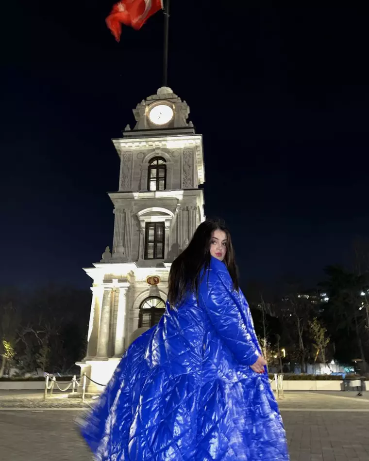 Cum a reușit Raffy să cucerească Italia, să fie virală pe Tik Tok, dar și cum a ajuns să studieze fashion-ul la cea mai prestigioasă academie de modă din lume?