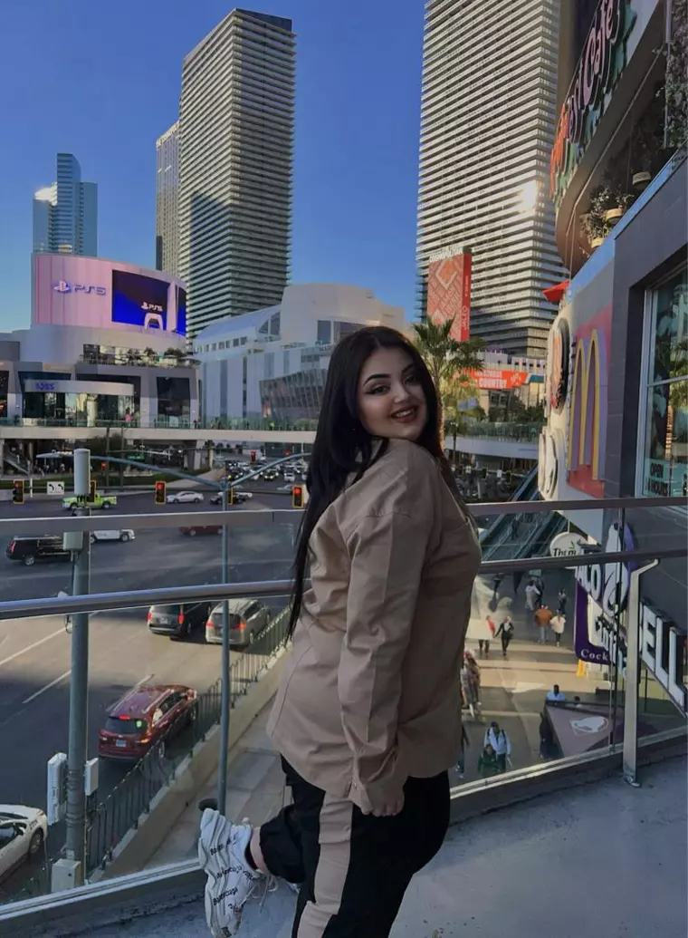 Cum a reușit Raffy să cucerească Italia, să fie virală pe Tik Tok, dar și cum a ajuns să studieze fashion-ul la cea mai prestigioasă academie de modă din lume?