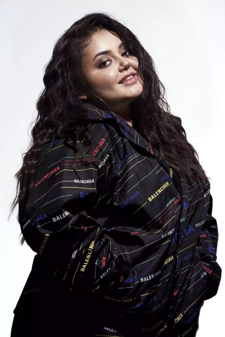 Cum a reușit Raffy să cucerească Italia, să fie virală pe Tik Tok, dar și cum a ajuns să studieze fashion-ul la cea mai prestigioasă academie de modă din lume?