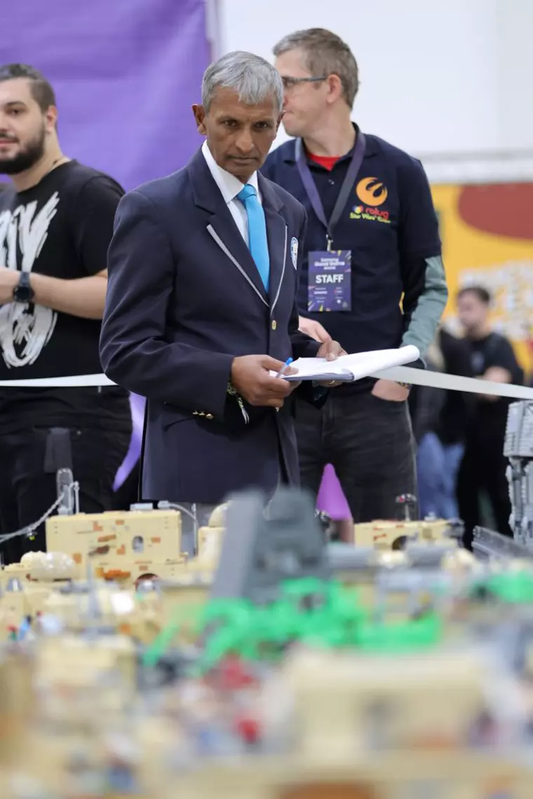 RoLUG și LEGO® România primesc titlul GUINNESS WORLD RECORDS™ pentru cea mai mare dioramă din piese LEGO® din lume