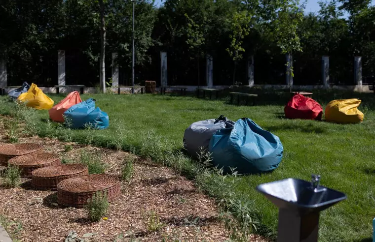 Procter & Gamble și Penny, în colaborare cu organizația World Vision, au renovat spațiul verde al școlii din Ștefăneștii de Jos, Ilfov