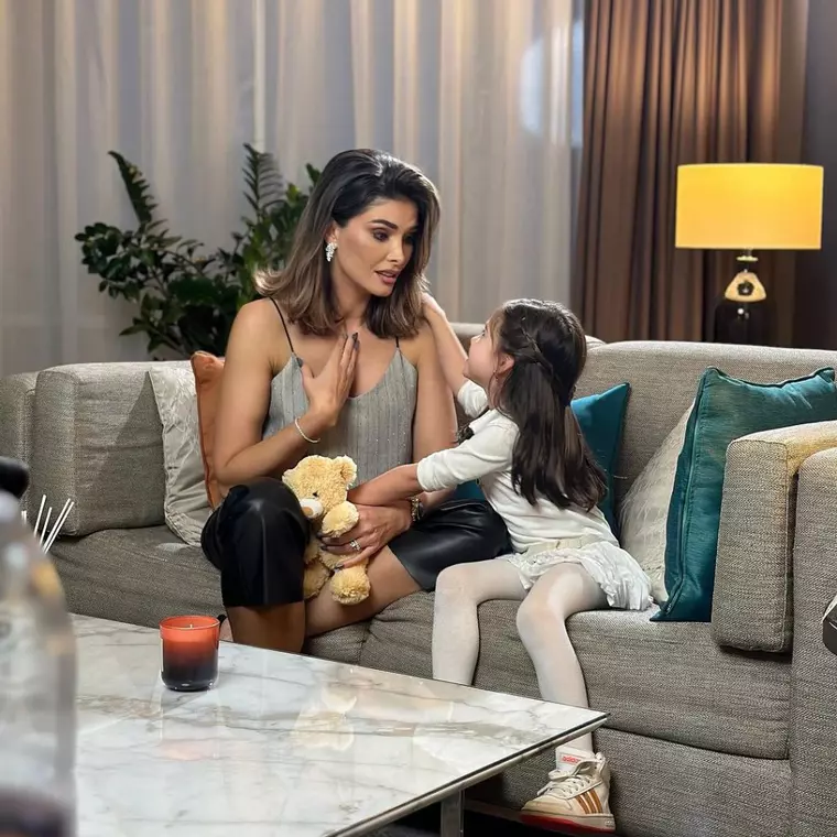 La nici 5 ani, fiica Alinei Pușcaș a uimit la evaluarea făcută în sistemul privat de învățământ: “Au băgat-o direct la școală"/ Exclusiv