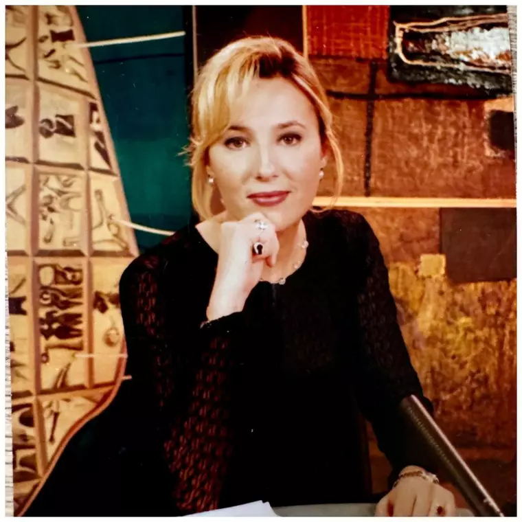 Irina Păcurariu în studioul de la Iași. Sursă foto: Arhivă personală