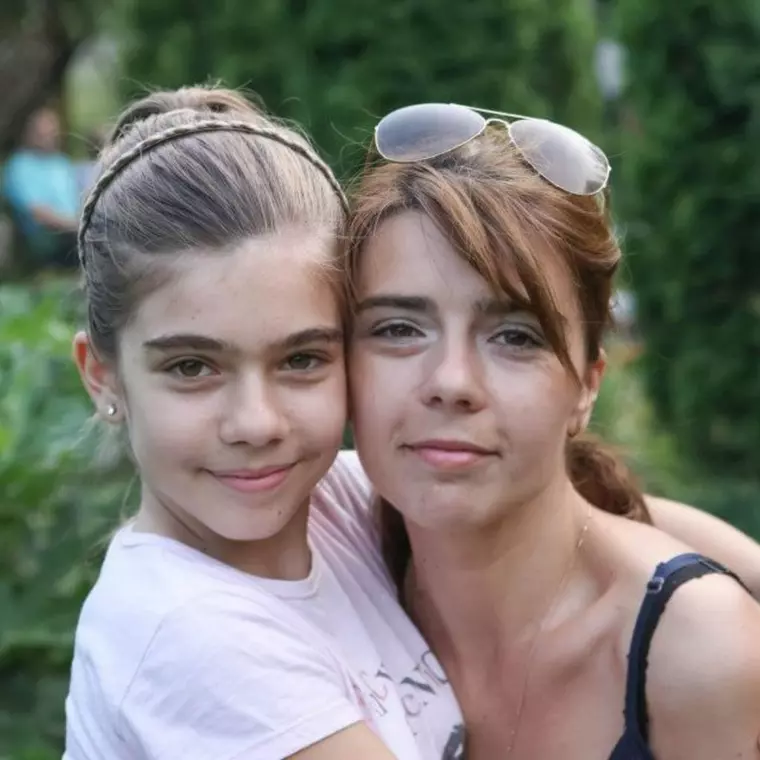 Ramona Niculae alături de mama ei. Sursă foto: Arhivă personală