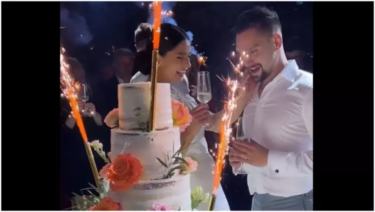 Cum a arătat cea de-a doua rochie de mireasă purtată de Oana Moşneagu la nunta cu Vlad Gherman. Imagini din toiul petrecerii / Foto&Video