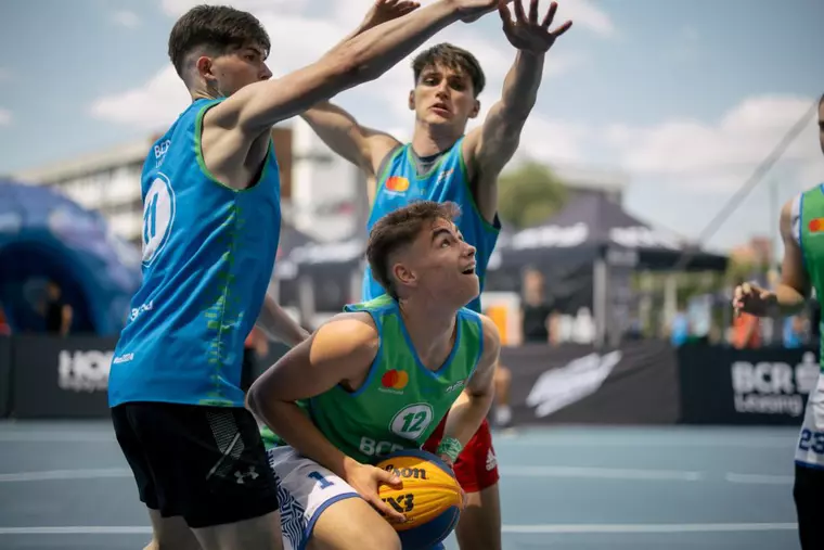 Spectacol de baschet 3x3 la Iulius Mall Iași: 300 de jucători s-au duelat pentru premii la BCR Sport Arena Streetball