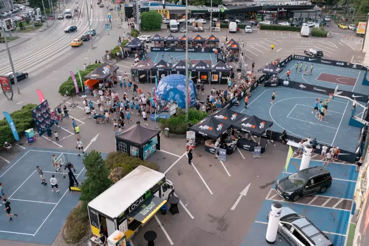 Spectacol de baschet 3x3 la Iulius Mall Iași: 300 de jucători s-au duelat pentru premii la BCR Sport Arena Streetball