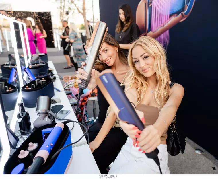 Dyson deschide un nou magazin în Astir Marina, Grecia și invită turiștii români să experimenteze tehnologia de ultimă generație la malul mării