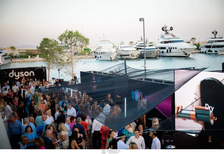 Dyson deschide un nou magazin în Astir Marina, Grecia și invită turiștii români să experimenteze tehnologia de ultimă generație la malul mării